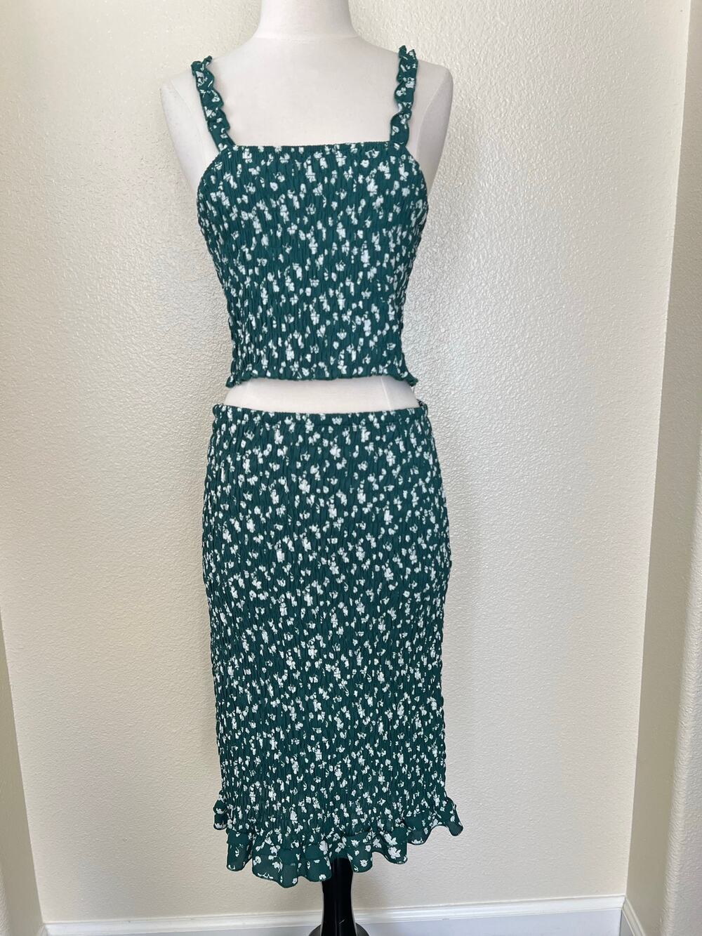 Trixxi green white floral smocked 2 piece set cropped tank and skirt
